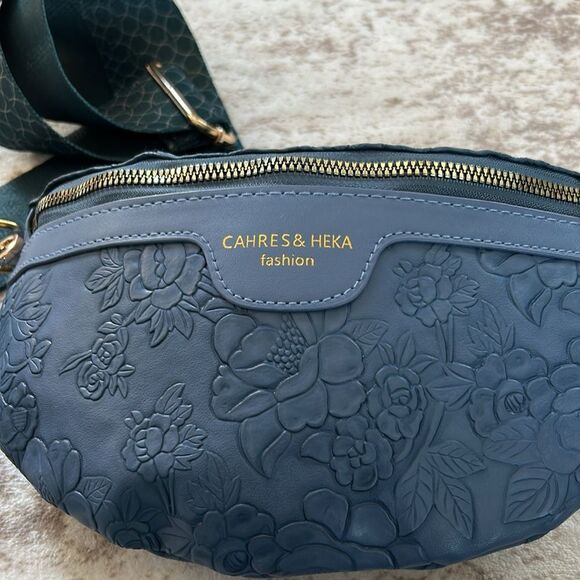 Blue Embossed Crossbody Bag with Crossbody strap vegan leather - Picture 11 of 11